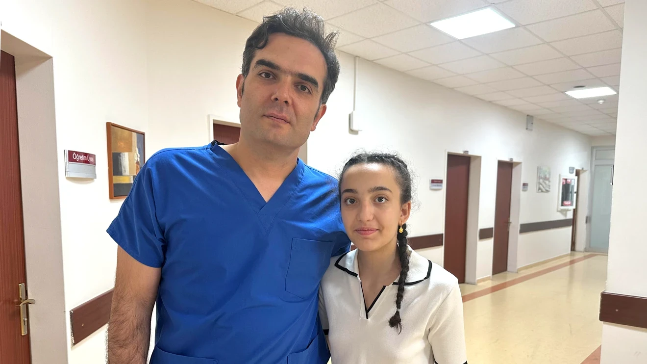 12 yaşındaki Azra, Selçuk Tıp’ta sağlığına kavuştu